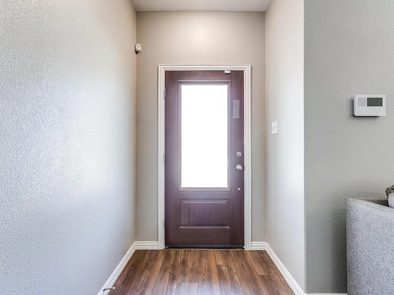507 Saffron St — Photo 2