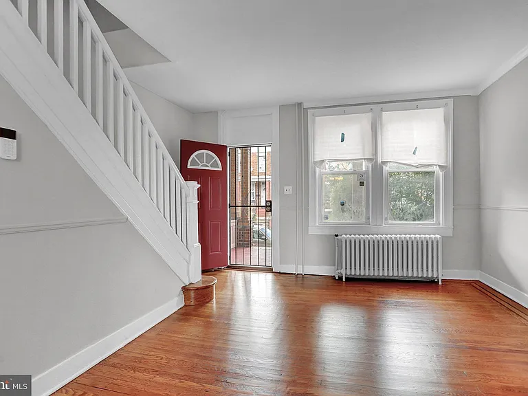 2853 Mayfield Ave — Photo 6