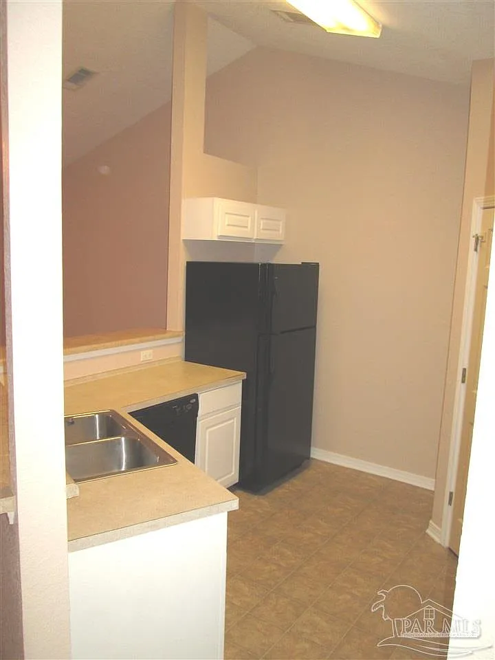 2 bed, 2.0 bath, 1050 sqft, $1,275 — Photo 3