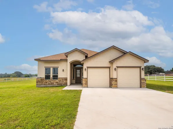 226 BLUEBONNET RD, La Vernia, TX 78121