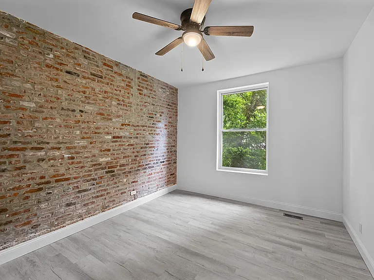 Lyndon Apartment — Photo 26