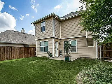 4 bed, 2033 sqft, $2,300 — Photo 2