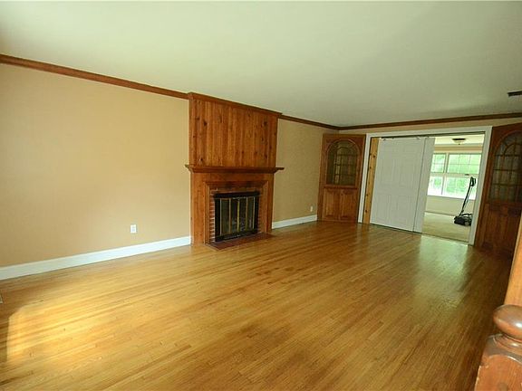 2nd image of 120 Brockett Dr