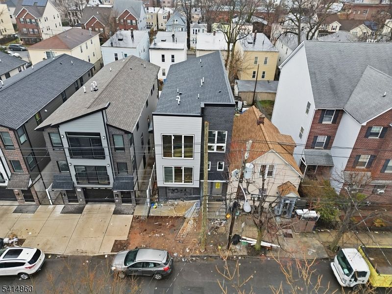 1st image of 589 S 18Th St