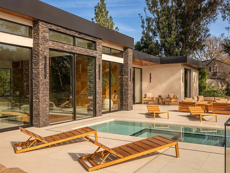 12752 Mulholland Dr — Photo 19