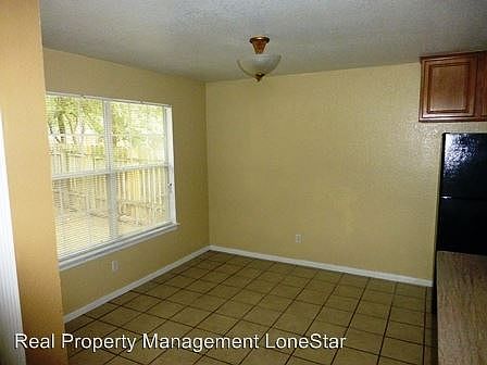 3rd image of 105 S Mockingbird Cir