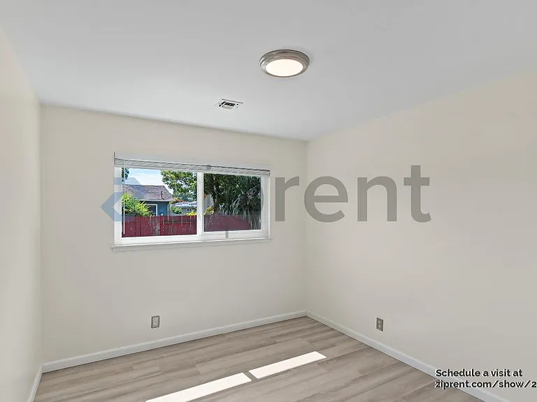 307 Barker St — Photo 18
