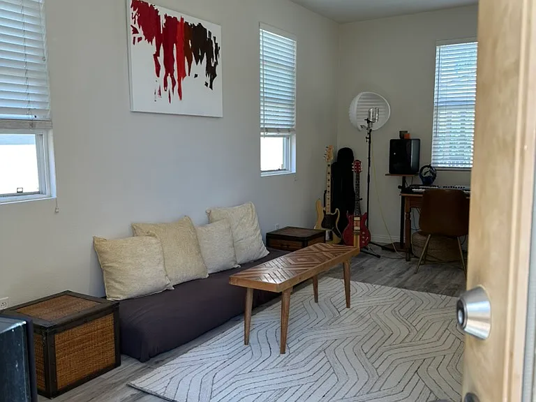 Bonus room / office / potential third bedroom