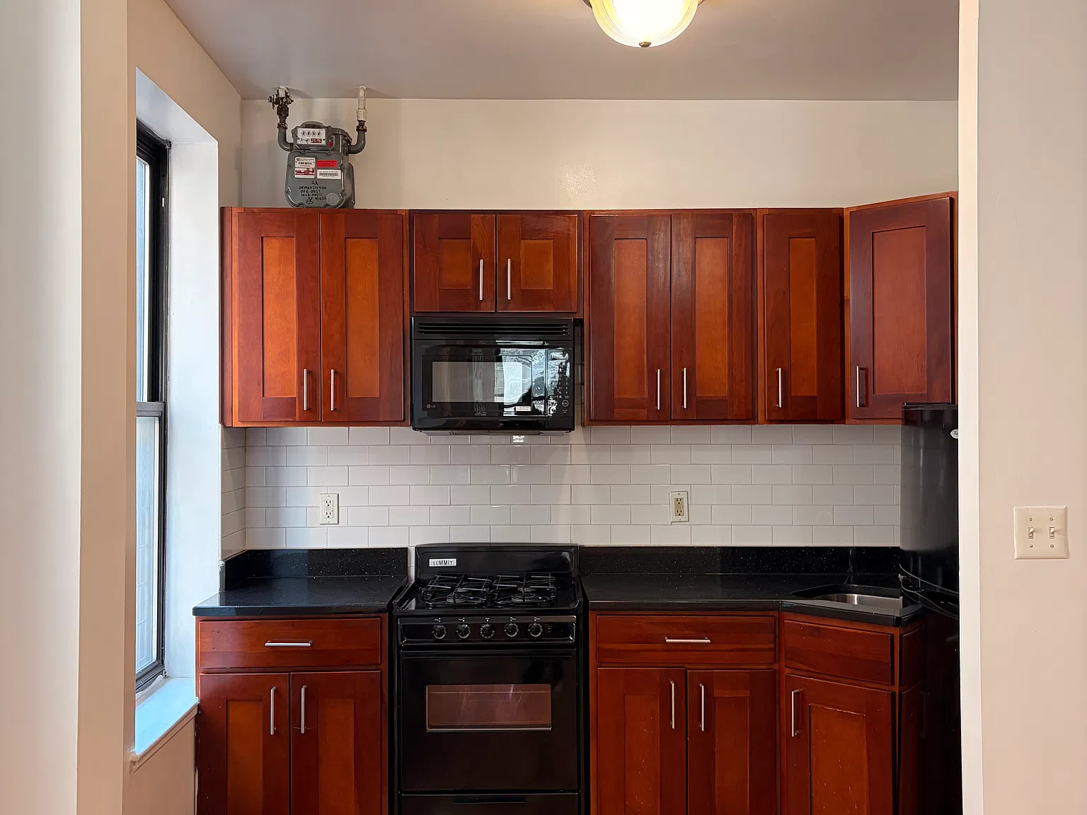342 East 15th Street — Photo 2