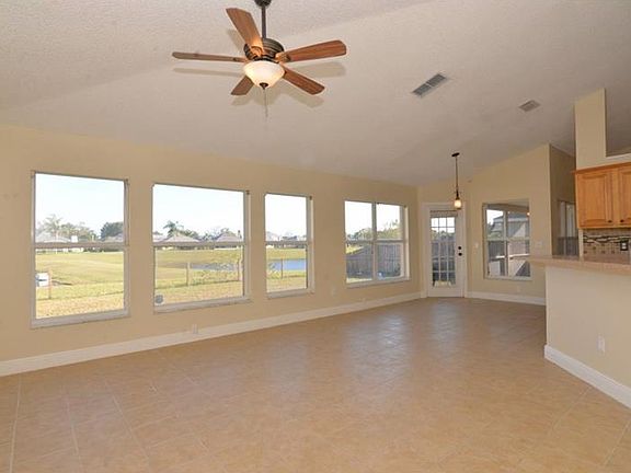 5th image of 12801 Waterhaven Cir