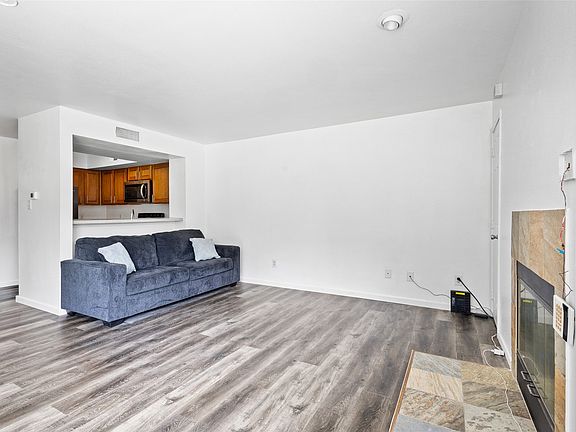 5th image of 9831 Walnut St #113