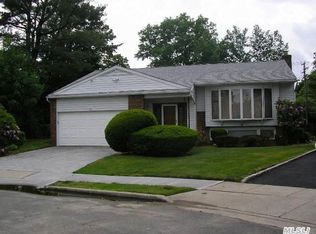 29 Netto Ct, Plainview, NY 11803