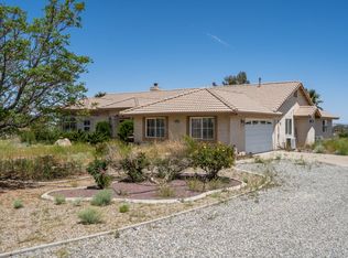8809 Wolf Dr, Phelan, CA 92371