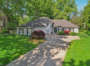 578 Brooke Ln, Bay Village, OH 44140