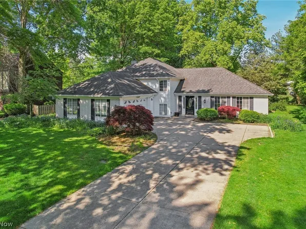 578 Brooke Ln, Bay Village, OH 44140
