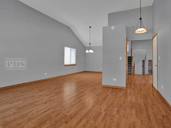 4th image of 18449 Oakwood Ave