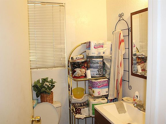 4th image of 6054 Lupine Ave