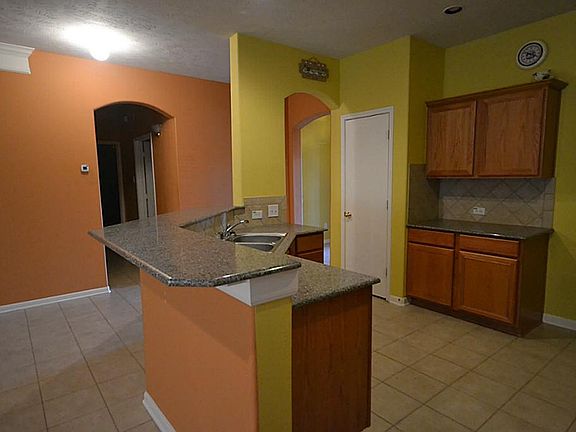 Ample Kitchen!