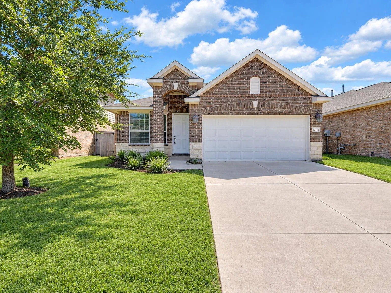 3 bed, 2.0 bath, 1675 sqft, $2,375 — Photo 2