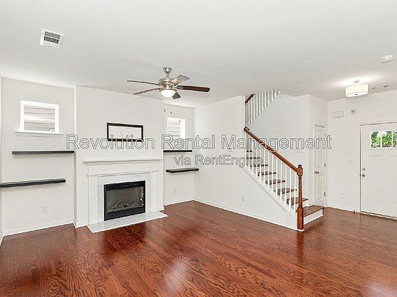 3rd image of 565 Morrow Ln SW
