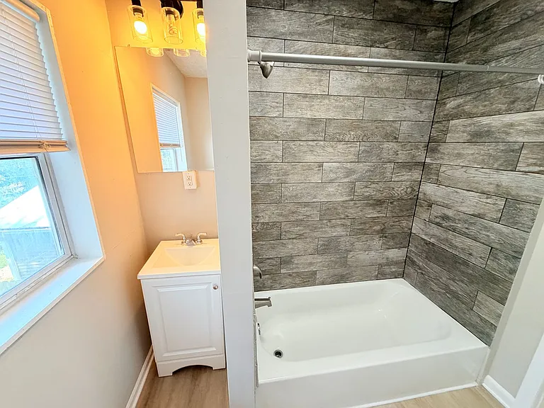 1132 N Oxford St — Photo 18