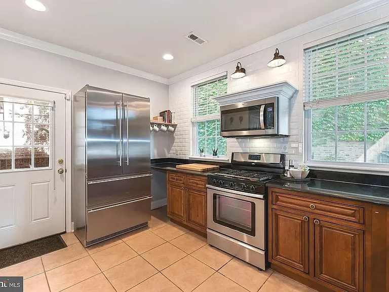 2219 Kearny St NE — Photo 11