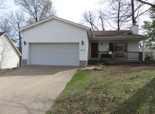 1917 Cash St, Neosho, MO 64850