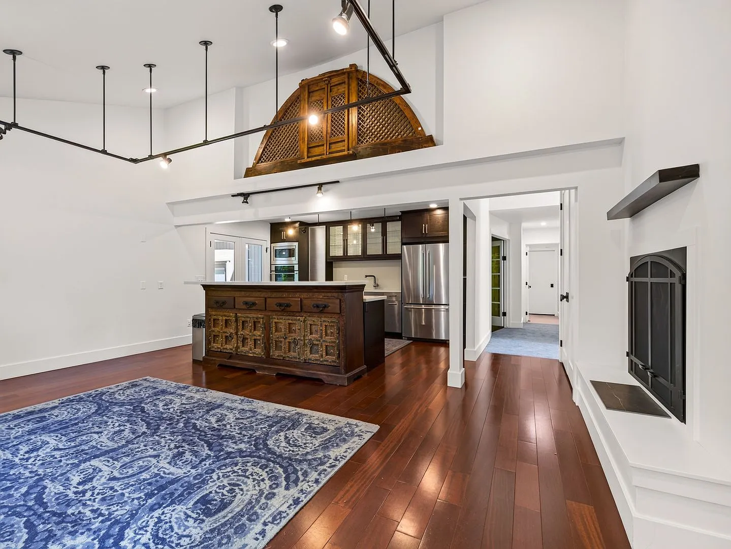 Luxury Living Surrounded By Nature In Highland! — Photo 1