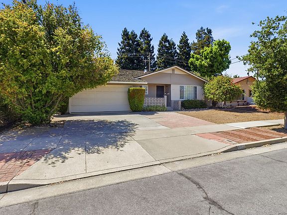 3rd image of 1571 Finch Way