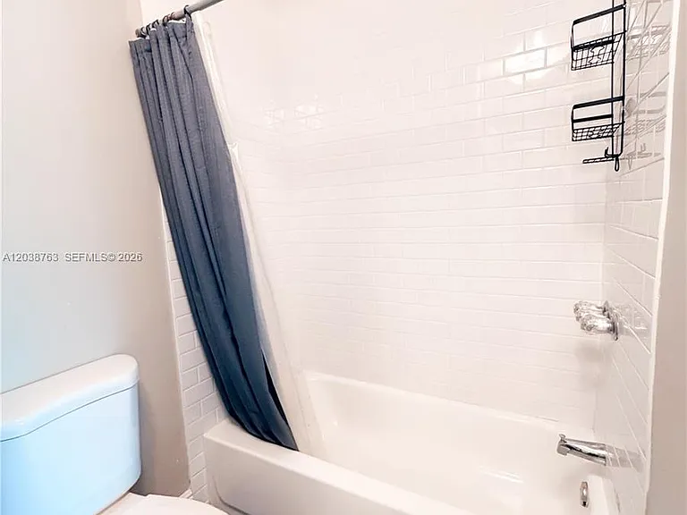 4240 Woodside Dr #4 — Photo 32