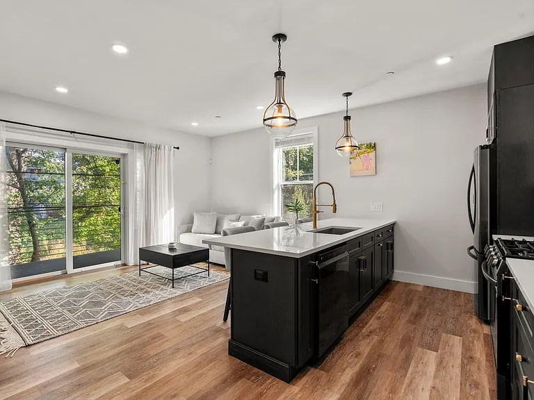19 W Tremlett St #4 — Photo 4