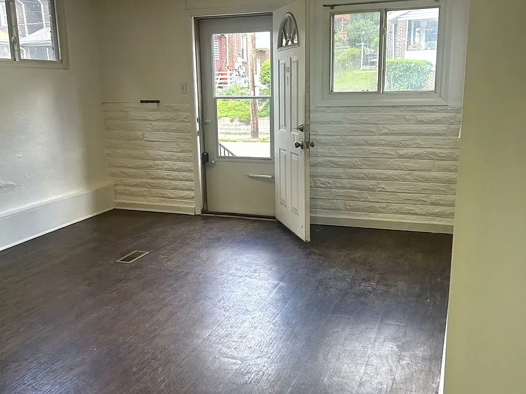 2428 Woodstock Ave #1 — Photo 3
