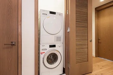 Rented by R New York