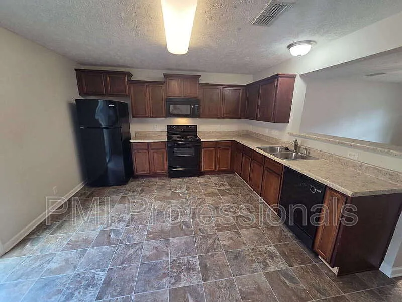 3 bed, 2.5 bath, 1279 sqft, $1,799 — Photo 4