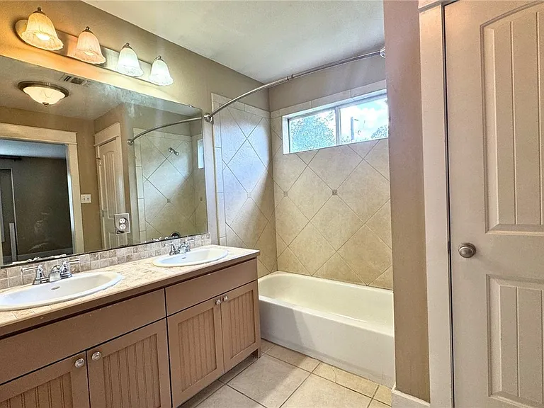 501 Grey Oak Ct — Photo 7