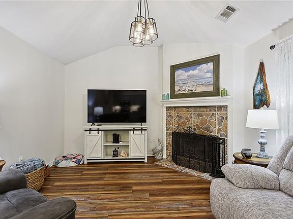 2nd image of 515 Rue De La Parc #A