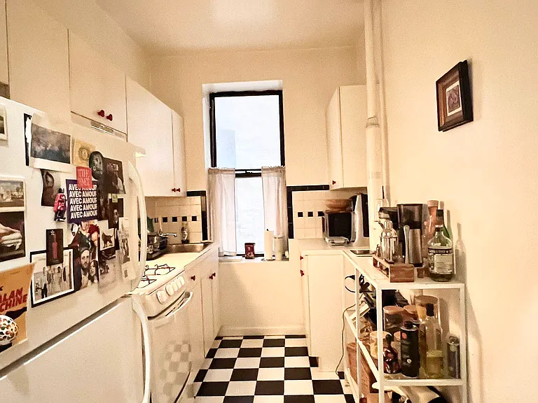 714 Amsterdam Ave #1 — Photo 9