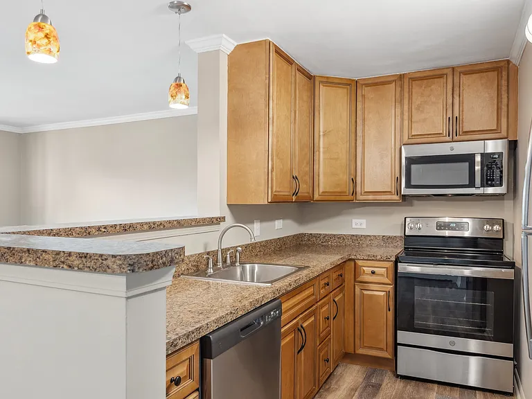 The Riviera Apartments of Evergreen Park — Photo 9