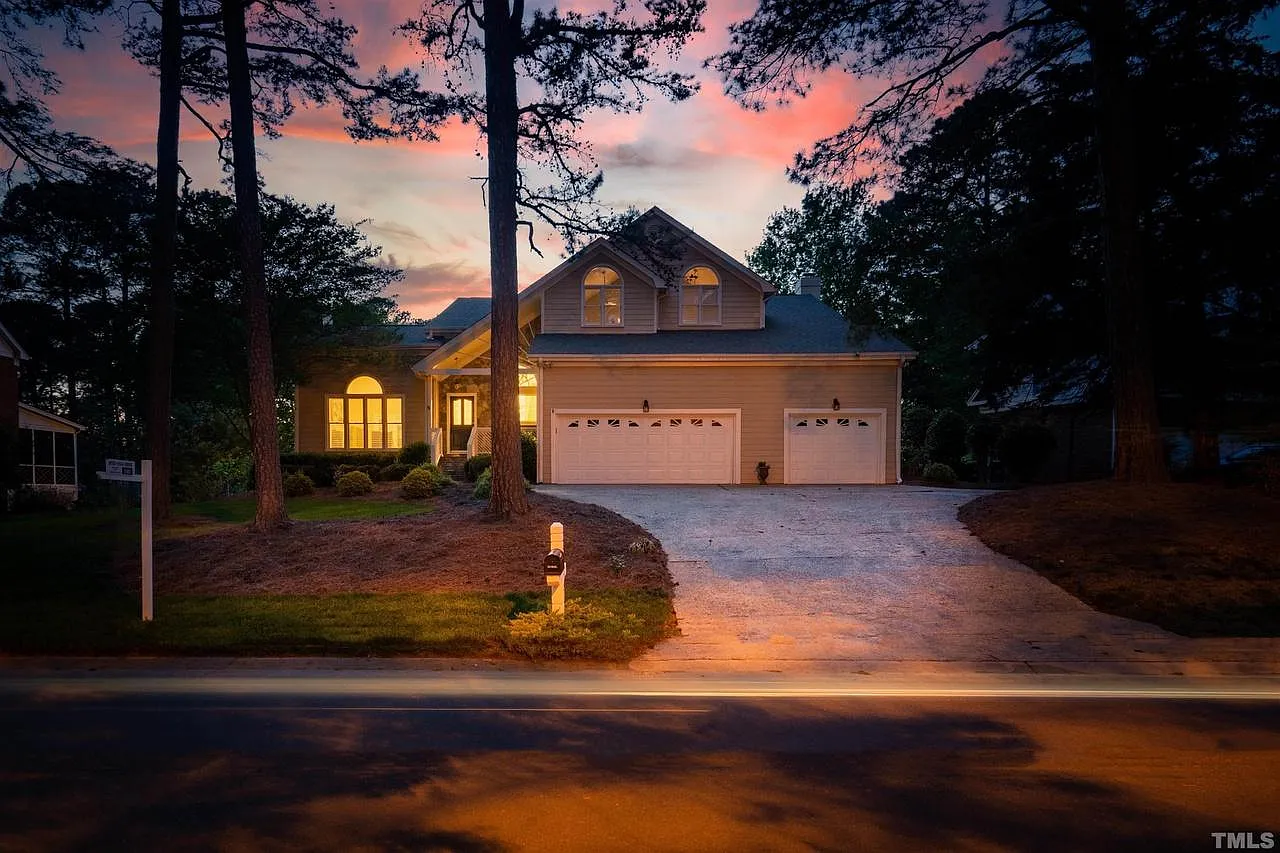 4 bed, 2.5 bath, 3525 sqft, $5,500 — Photo 2