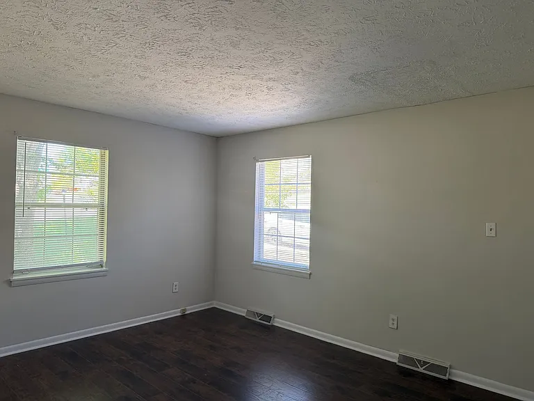 1104 Long Meadows Dr — Photo 17