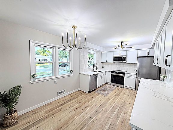 4th image of 487 E McWilliams St