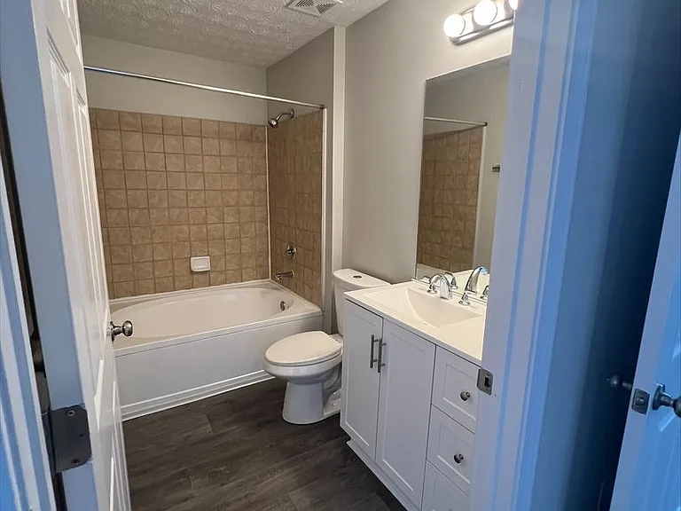 Salem Chase Apartments — Photo 10