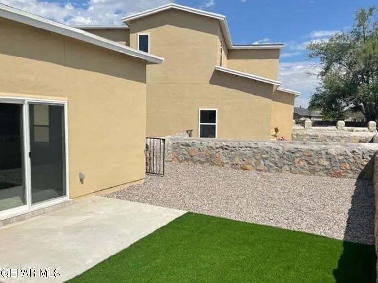 806 Hc Gilbert Minjares Dr #A — Photo 16