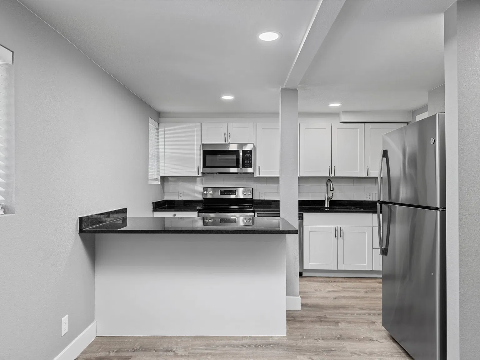 2 bed, 1050 sqft, $1,695 — Photo 3