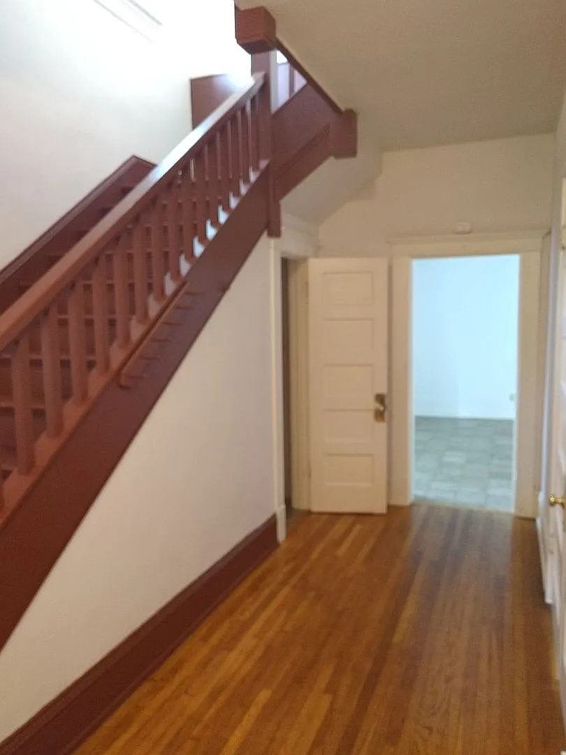 2228 Yew St — Photo 2