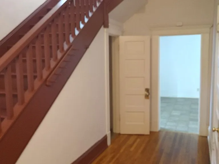2228 Yew St — Photo 2