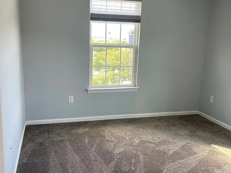 331 S Parkway Dr — Photo 54