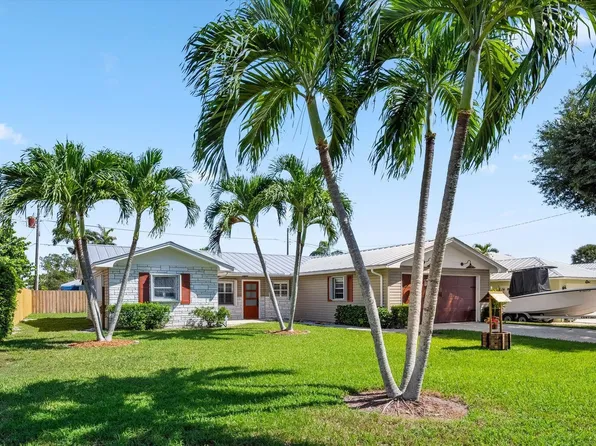 8053 SE Carlton St, Hobe Sound, FL 33455