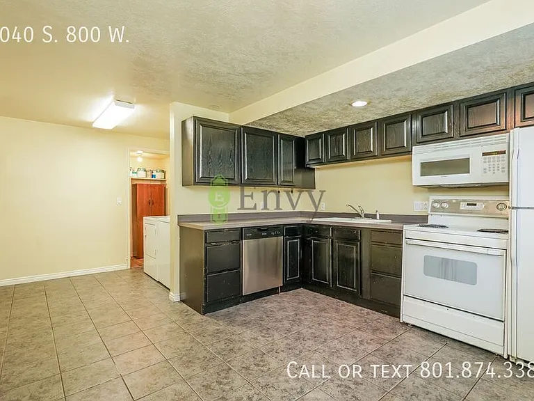 1040 S 800 W — Photo 11
