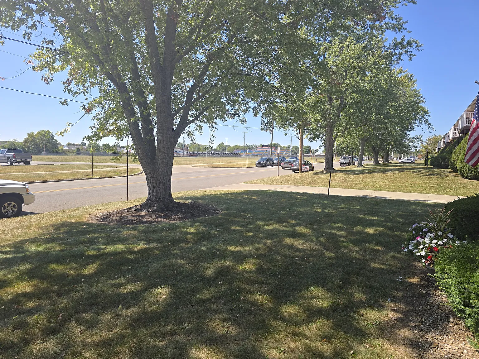 2 bed, 864 sqft, $1,050 — Photo 1